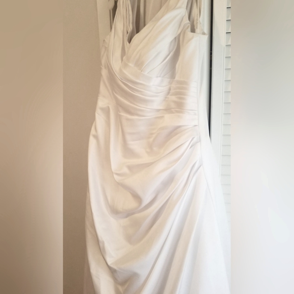 David's Bridal White Gown with Turquoise Accent - Picture 6 of 11